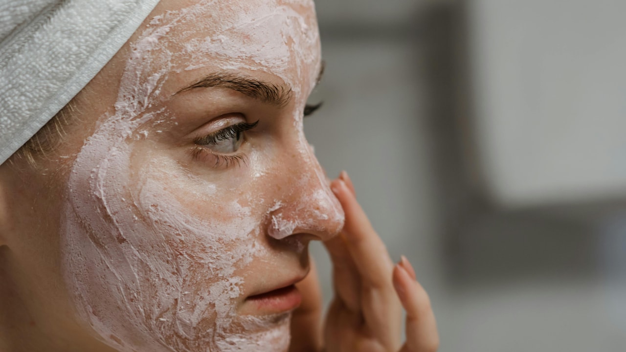 Choose top face cleanser for oily skin with tips