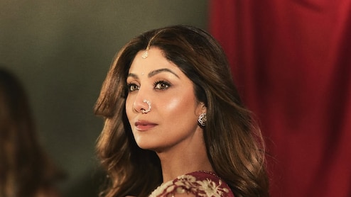 Shilpa Shetty Performs Lizard And Low Lunge Pose, Here Is Why You Should Do It Too