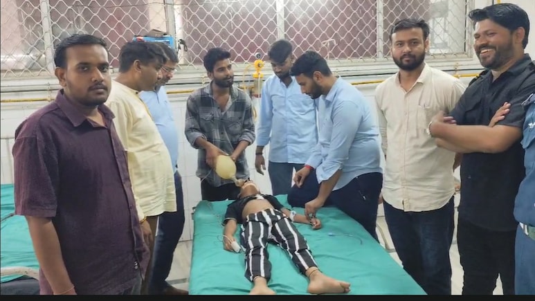करंट लगने से 10 साल की मासूम की थम गई थी नब्ज, फिर डॉक्टरों ने किया चमत्कार... और लौट आई सांसे करंट लगने से 10 साल की मासूम की थम गई थी नब्ज, फिर डॉक्टरों ने किया चमत्कार... और लौट आई सांसे
