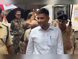 Chaitanya Baghel Remand: भूपेश बघेल के बेटे की बढ़ी मुश्किलें, कोर्ट ने चैतन्य को EOW की रिमांड पर सौंपा Chaitanya Baghel Remand: भूपेश बघेल के बेटे की बढ़ी मुश्किलें, कोर्ट ने चैतन्य को EOW की रिमांड पर सौंपा
