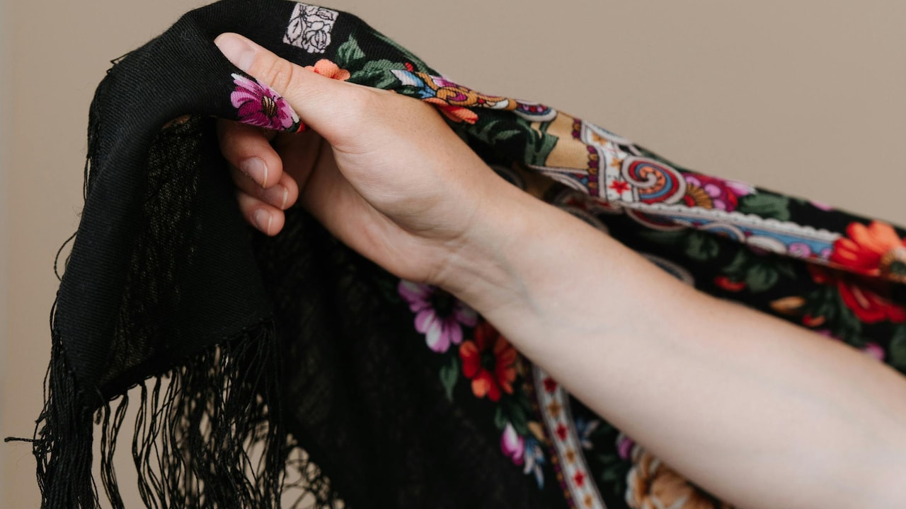 The Modern Shawl Guide: From Winter Warmth To Statement Styling