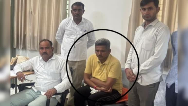 Rajasthan: ACB का बड़ा एक्शन, सांचौर में 50 हज़ार की रिश्वत लेते हेड कांस्टेबल को किया ट्रैप Rajasthan: ACB का बड़ा एक्शन, सांचौर में 50 हज़ार की रिश्वत लेते हेड कांस्टेबल को किया ट्रैप