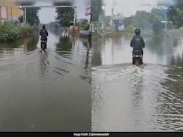 पानी से भरी सड़कों पर इस शख्स ने स्कूटर का किया टेस्ट, Video देख यूजर्स बोले- मौके का उठाया सही फायदा पानी से भरी सड़कों पर इस शख्स ने स्कूटर का किया टेस्ट, Video देख यूजर्स बोले- मौके का उठाया सही फायदा