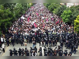 नेपाल में युवा प्रदर्शनकारियों का जोश देख जब पुलिस ने खुद दे दिया था रास्ता, वीडियो आया सामने