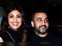 राज कुंद्रा की 'मेहर' हुई रिलीज, शिल्पा शेट्टी ने लिया ऑटोग्राफ राज कुंद्रा की 'मेहर' हुई रिलीज, शिल्पा शेट्टी ने लिया ऑटोग्राफ