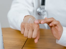Managing Eczema: Symptoms, Triggers And Treatments For Monsoon And Fall Managing Eczema: Symptoms, Triggers And Treatments For Monsoon And Fall