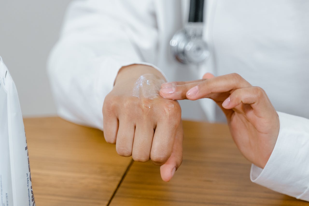 Managing Eczema: Symptoms, Triggers And Treatments For Monsoon And Fall