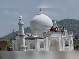 ताजमहल पर चलने लगे हथौड़े, किया जाएगा जमींदोज; सेवन वंडर तोड़ने की कार्रवाई तीसरे दिन भी जारी ताजमहल पर चलने लगे हथौड़े, किया जाएगा जमींदोज; सेवन वंडर तोड़ने की कार्रवाई तीसरे दिन भी जारी