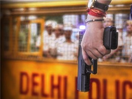 Mardaani 3: हाथ में पिस्तौल, बुलंद इरादों संग दिल्ली पहुंची शिवानी, नवरात्रि के पहले दिन रानी मुखर्जी का फैन्स को सरप्राइज Mardaani 3: हाथ में पिस्तौल, बुलंद इरादों संग दिल्ली पहुंची शिवानी, नवरात्रि के पहले दिन रानी मुखर्जी का फैन्स को सरप्राइज