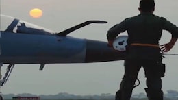 Crime News :  बहिणीच्या घरी गेला अन् Air Force सैनिकाने 24 व्या मजल्यावरुन मारली उडी!