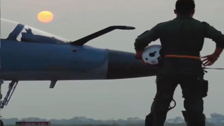 Crime News :  बहिणीच्या घरी गेला अन् Air Force सैनिकाने 24 व्या मजल्यावरुन मारली उडी!