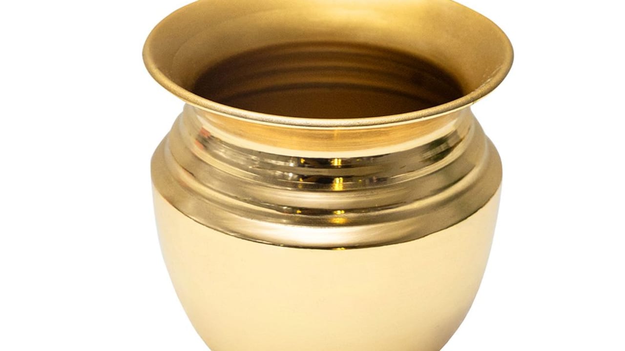 What makes brass kalash under 500 a useful buy for Navratri 2025?