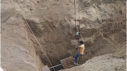 Rajasthan Borewell: बोरिंग मरम्मत के दौरान अचानक धंस गई मिट्टी, 40 फीट गहराई में जा फंसा मजदूर; बचाव कार्य जारी
