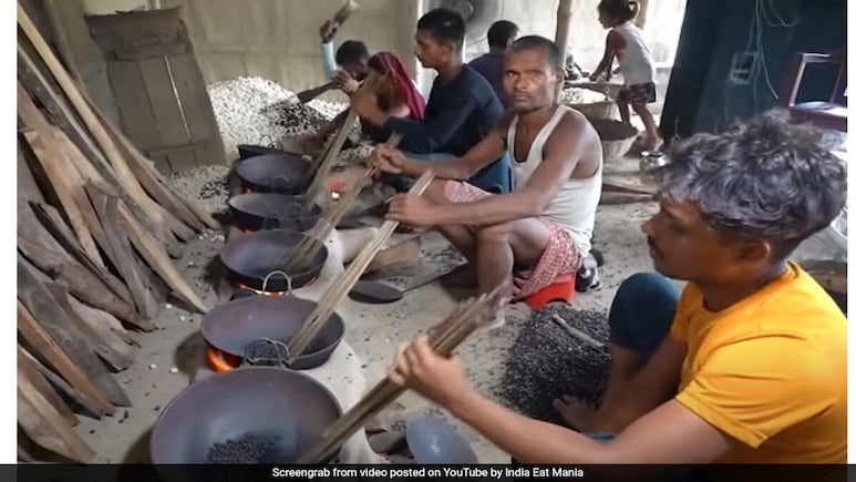 Makhana Sales Up In Bihar, But Life Yet To Improve For Farmers Makhana Sales Up In Bihar, But Life Yet To Improve For Farmers