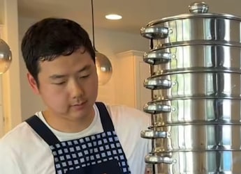 Husband Makes 13-Layer Steamed Seafood Tower For Wife, Internet Applauds
