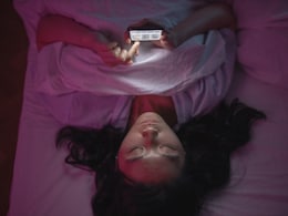 Low Focus, Poor Sleep, Bad Diet: Nutritionist Shares How Dopamine Scrolling Impacts Daily Life