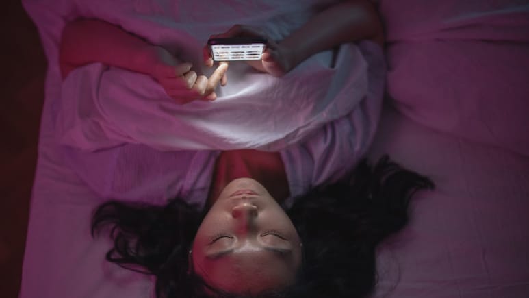 Low Focus, Poor Sleep, Bad Diet: Nutritionist Shares How Dopamine Scrolling Impacts Daily Life