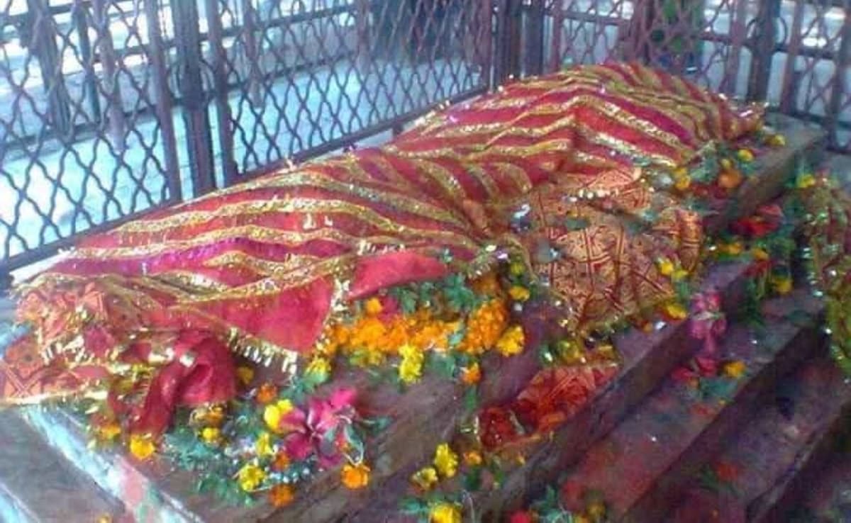 बिहार के बगहा में स्थित मदनपुर देवी मंदिर में इस पिंडी की पूजा की जाती है. बिहार के बगहा में स्थित मदनपुर देवी मंदिर में इस पिंडी की पूजा की जाती है.