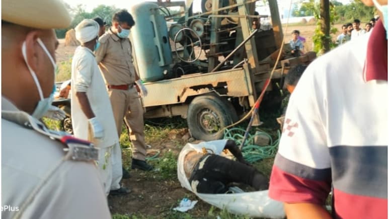 Shahjahanpur Double Murder: बजाज शोरूम मालिक और साथी की जयपुर जाते समय रहस्यमय मौत, कुएं में मिले शव Shahjahanpur Double Murder: बजाज शोरूम मालिक और साथी की जयपुर जाते समय रहस्यमय मौत, कुएं में मिले शव