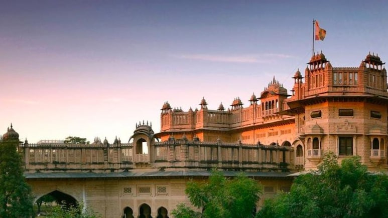भरतपुर में मोती महल पर झंडा लगाने पर क्यों हो रहा विवाद, जानें पूरी कहानी
