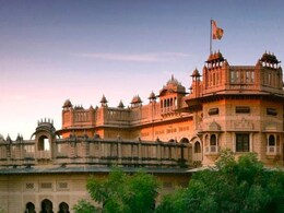भरतपुर में मोती महल पर झंडा लगाने पर क्यों हो रहा विवाद, जानें पूरी कहानी भरतपुर में मोती महल पर झंडा लगाने पर क्यों हो रहा विवाद, जानें पूरी कहानी
