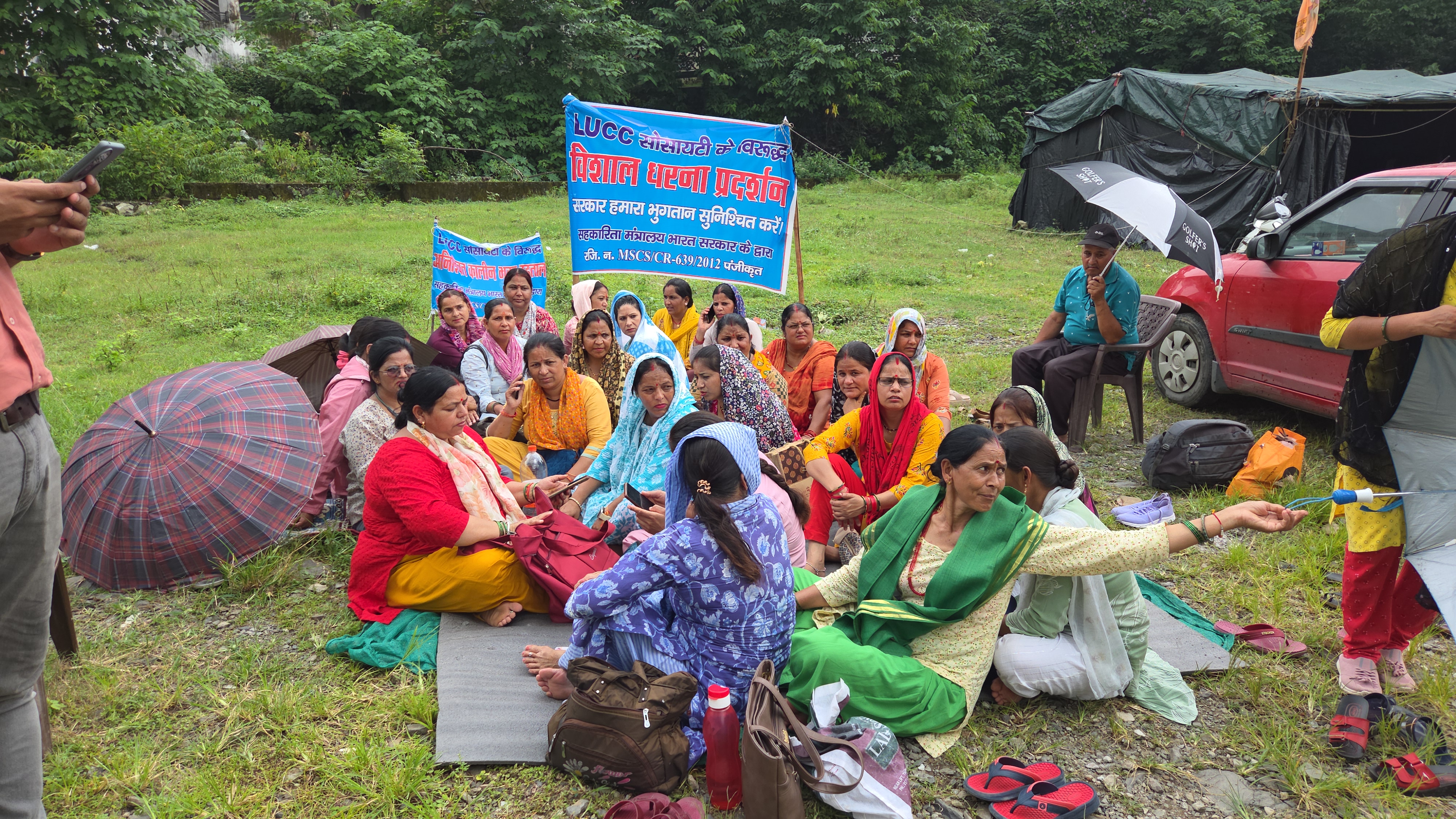 उत्तराखंड का बड़ा LUCC चिटफंड घोटाला: 100 करोड़ ले भागे प्रमोटर्स, अनशन पर पीड़ित महिलाएं
