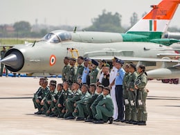 अलविदा मिग-21: जानिए क्या है फॉर्म 700, जिस कागज संग रिटायर हुआ वायुसेना का 'योद्धा' अलविदा मिग-21: जानिए क्या है फॉर्म 700, जिस कागज संग रिटायर हुआ वायुसेना का 'योद्धा'