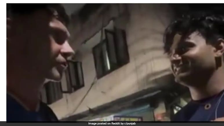 Foreigner In Amritsar Confronts Man For Asking Phone Number From Wife: "You Are A Bit Crazy" Foreigner In Amritsar Confronts Man For Asking Phone Number From Wife: "You Are A Bit Crazy"