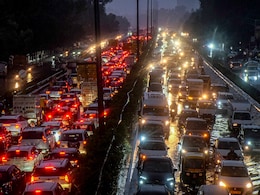 ऑफिस से निकली, पानी में पैदल चली... गुरुग्राम के महाजाम में 5 घंटे फंसी मोनिका की आपबीती ऑफिस से निकली, पानी में पैदल चली... गुरुग्राम के महाजाम में 5 घंटे फंसी मोनिका की आपबीती