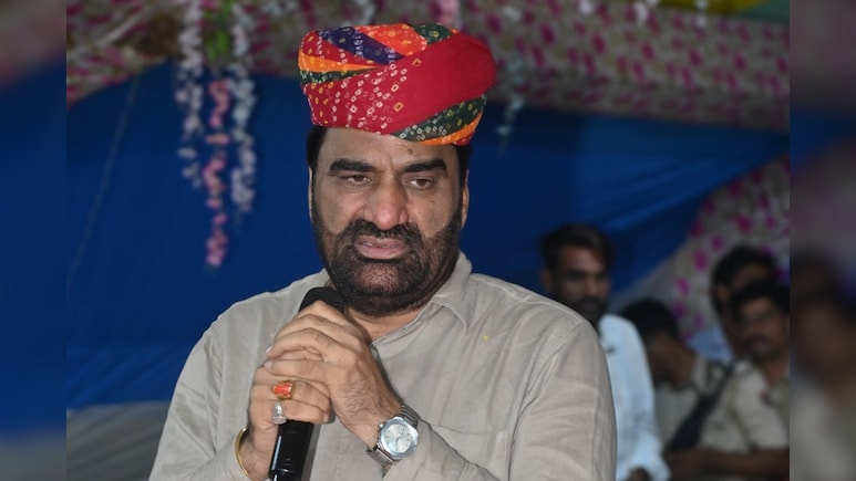 "लूटने के लिए बनते हैं थानेदार", बेनीवाल बोले- फिर करो SI की तैयारी... 25 साल से संघर्ष कर रहे कौनसा CM बन गए