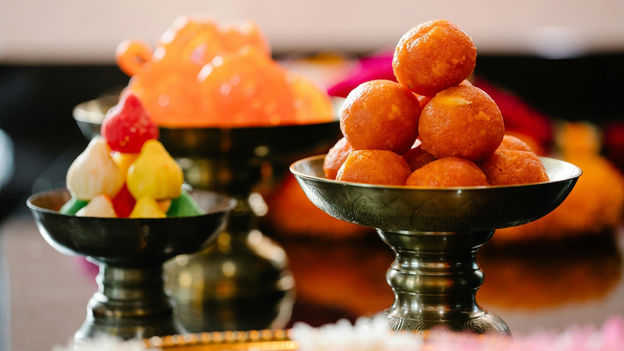 Celebrate Dashami with traditional Bengali Sweets: Rasgulla, raj bhog, and more