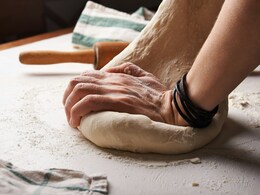 सर्दियों में रोटियों को बनाएं 'सुपर फूड', आटे में मिलाएं ये 4 खास चीजें