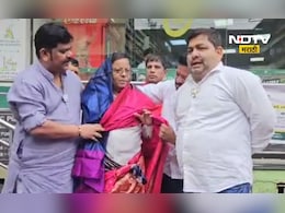 Dombivli News: पंतप्रधान मोदींवर टीका महागात पडली, काँग्रेस नेत्याला थेट साडी नेसवली Dombivli News: पंतप्रधान मोदींवर टीका महागात पडली, काँग्रेस नेत्याला थेट साडी नेसवली
