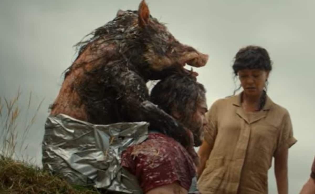 Anaconda Hindi trailer:अपनी जान बचाने के लिए दोस्त के सिर पर बांध दिया सूअर, बड़ा मजेदार है एनाकौंडा का ट्रेलर