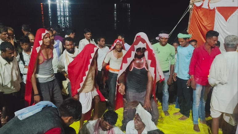 भूतड़ी अमावस्या पर हड़िया में लगा भूतों का मेला, नर्मदा नदी में डुबकी लगाने रातभर घाट पर जुटे रहे भक्त