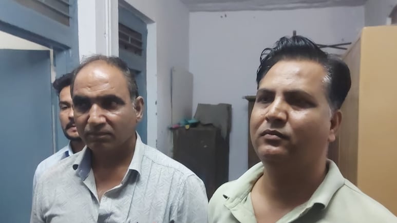 भीलवाड़ा में ACB के हत्थे चढ़ा श्रम विभाग का AAO, FD तोड़ने के लिए मांगी थी 50000 की रिश्वत भीलवाड़ा में ACB के हत्थे चढ़ा श्रम विभाग का AAO, FD तोड़ने के लिए मांगी थी 50000 की रिश्वत
