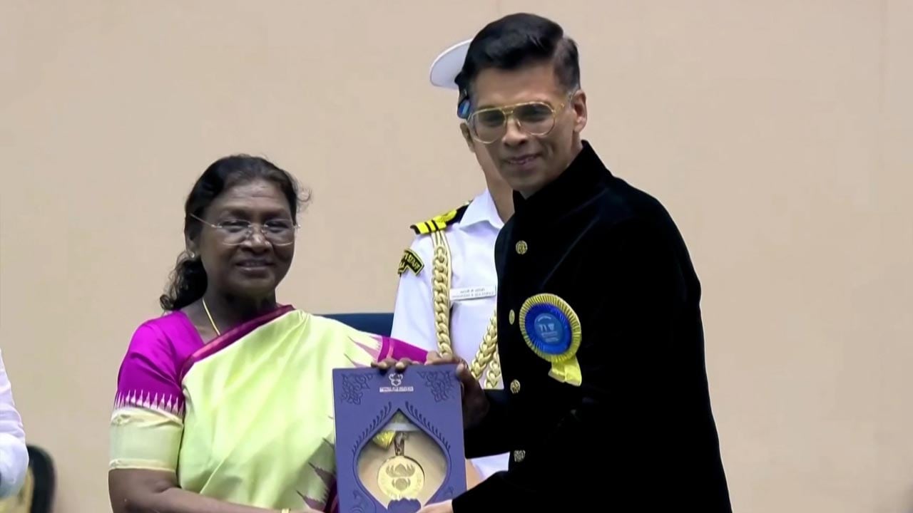 Video: Karan Johar Honoured With Best Director Award For Film Rocky Aur Rani Kii Prem Kahaani