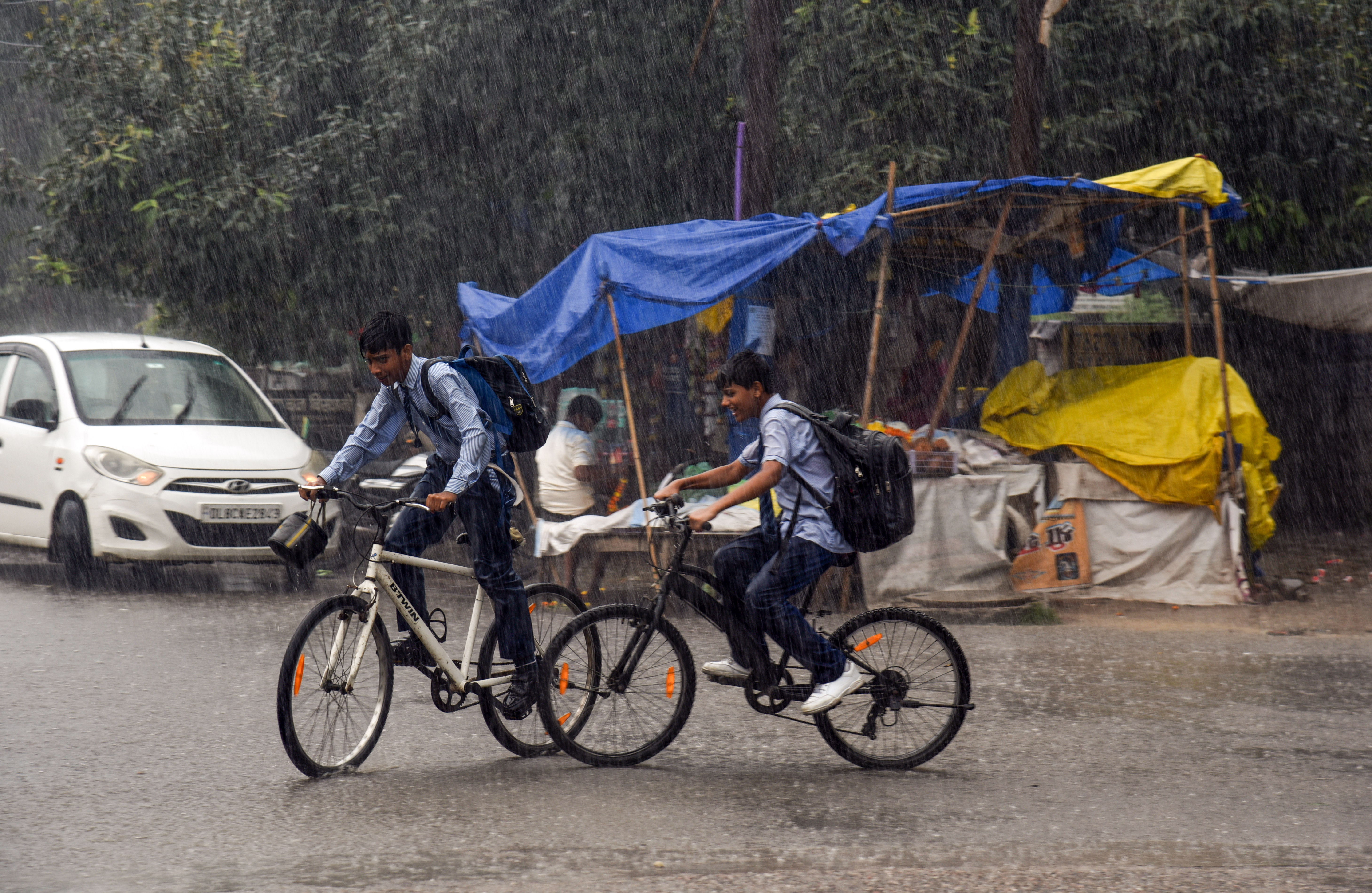 Delhi NCR Schools Closed :बारिश के चलते नोएडा और गाजियाबाद में 3 तारीख को स्कूल बंद