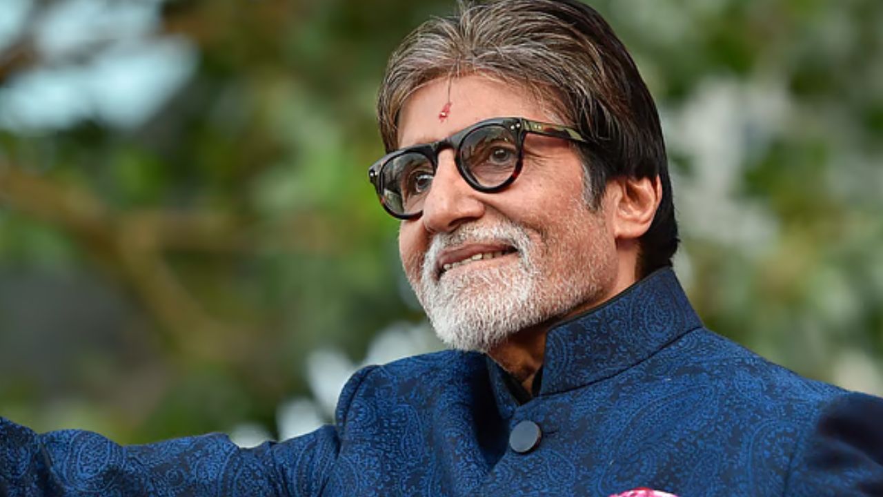 दुबई की सड़क पर नकली अमिताभ बच्चन, बस हाइट में मार खा गए बाकी सब सेम टू सेम