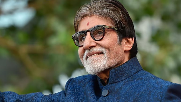 दुबई की सड़क पर नकली अमिताभ बच्चन, बस हाइट में मार खा गए बाकी सब सेम टू सेम दुबई की सड़क पर नकली अमिताभ बच्चन, बस हाइट में मार खा गए बाकी सब सेम टू सेम