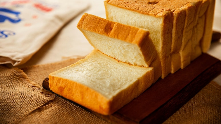 रोज सुबह नाश्ते में चाय के साथ खाते हैं ब्रेड? यहां जानें ब्रेड क्यों नहीं खाना चाहिए और इसके बदले क्या खाएं