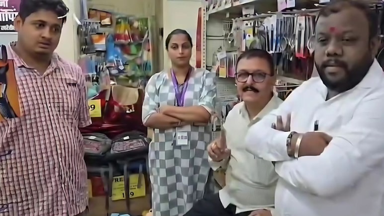 Dombivli Marathi Controversy: मराठीत बोलण्यास नकार, महिलेची अरेरावी; मनसेच्या एन्ट्रीनंतर सगळ्यांची जिरली Dombivli Marathi Controversy: मराठीत बोलण्यास नकार, महिलेची अरेरावी; मनसेच्या एन्ट्रीनंतर सगळ्यांची जिरली