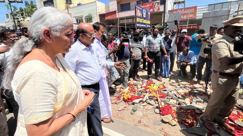 "Unimaginably Painful": Nirmala Sitharaman Visits Karur Stampede Site "Unimaginably Painful": Nirmala Sitharaman Visits Karur Stampede Site