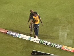 एशिया कप में खेल रहे श्रीलंकाई क्रिकेटर के पिता का हुआ निधन, हार्ट अटैक से हुई मौत