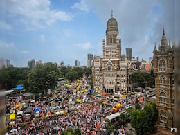Amid Maratha Quota Stir Traffic Chaos, Judge Walks To Reach High Court Amid Maratha Quota Stir Traffic Chaos, Judge Walks To Reach High Court
