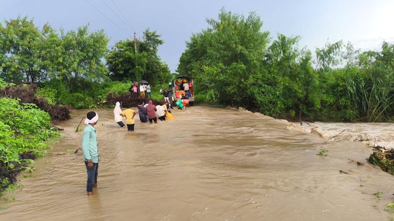 Beed School Holiday: बीडमध्ये शाळा-महाविद्यालयांना सुट्टी, मुसळधार पावसाने 36 गावांचा संपर्क तुटला