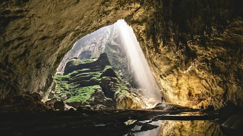 This Vietnamese Cave Is So Big It Has Clouds, Rain And A Jungle Inside