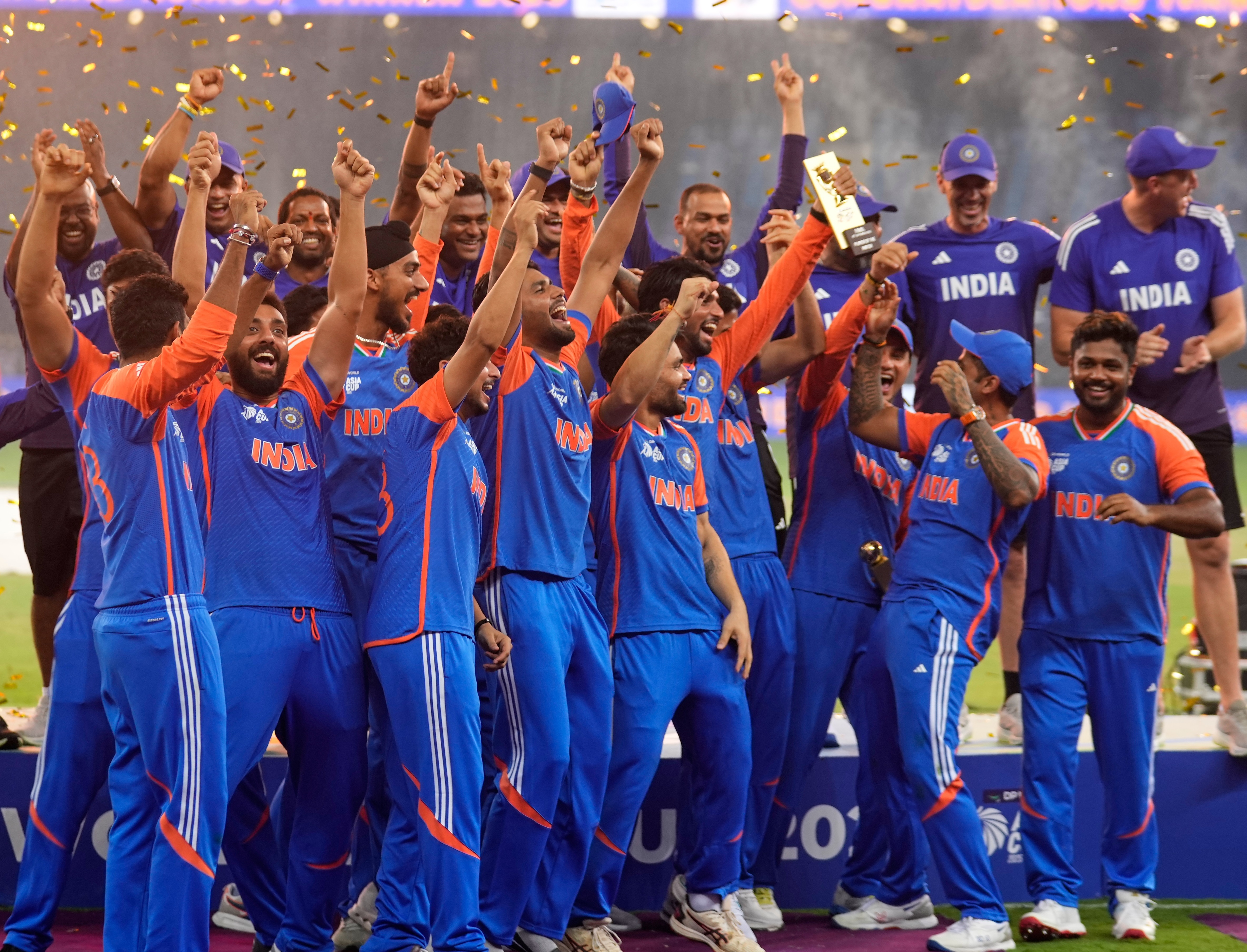 एशियाई चैंपियन बनने पर टीम इंडिया पर हुई पैसों की बारिश, BCCI ने किया करोड़ों की प्राइज मनी का ऐलान