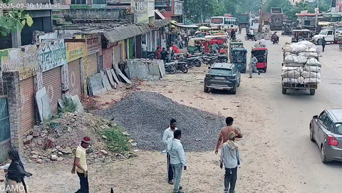 '500-500 के नोट मुझे दो मैं आपको 200 के देता हूं', फिल्मी स्टाइल में चोर ने पूर्व सरपंच से लूटे ढाई लाख रुपए&nbsp;