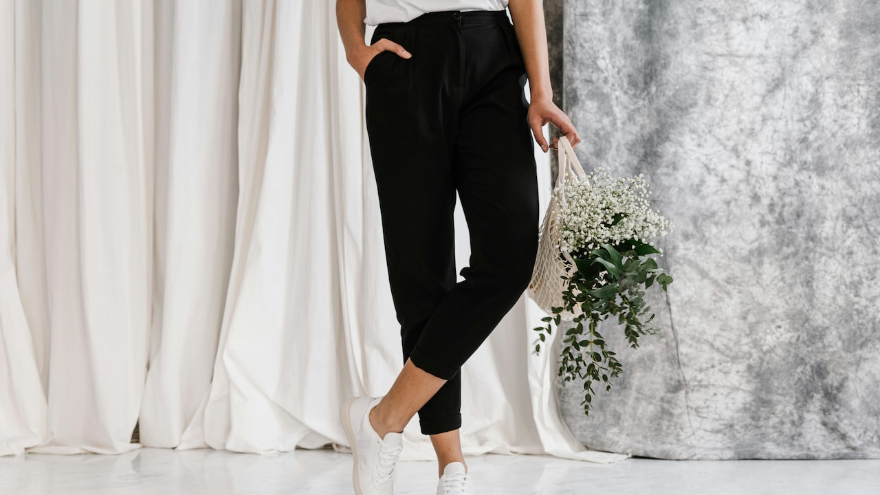 Here grab the chance to buy affordable clothing sets for women on Myntra